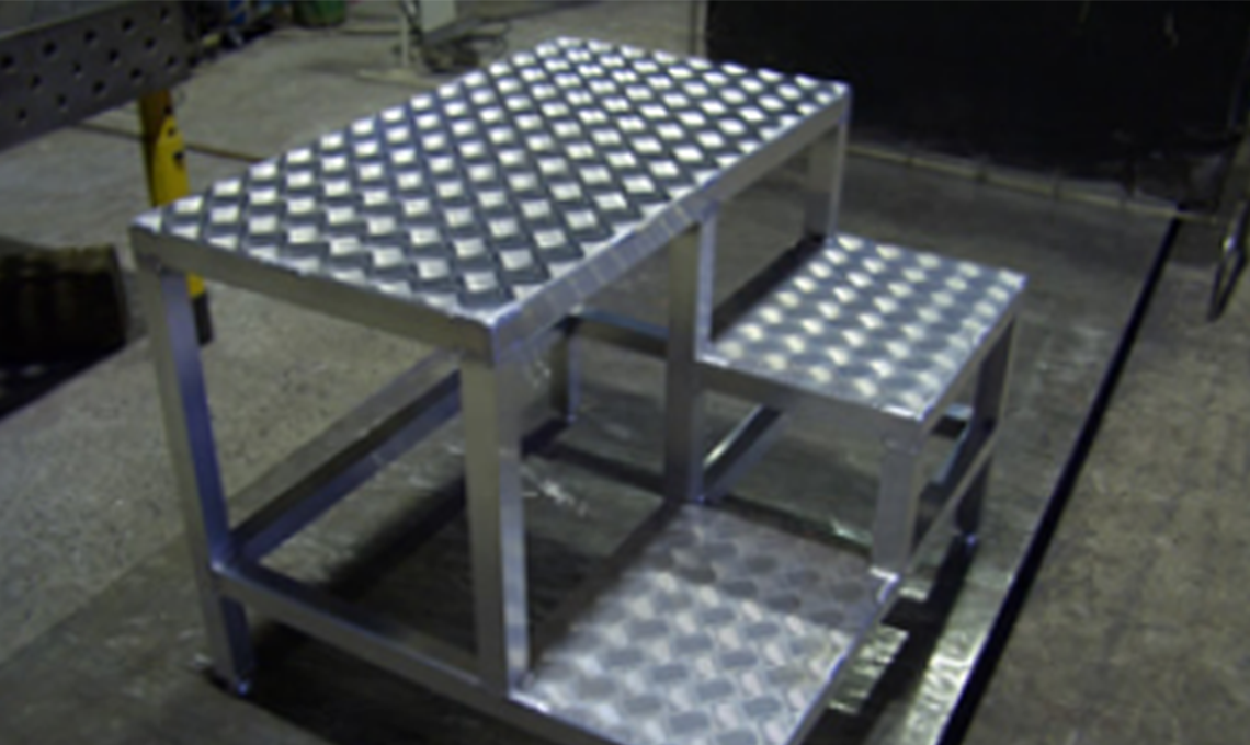 オーダーメイド アルミ階段 写真